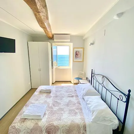 Apartment La Scogliera - *